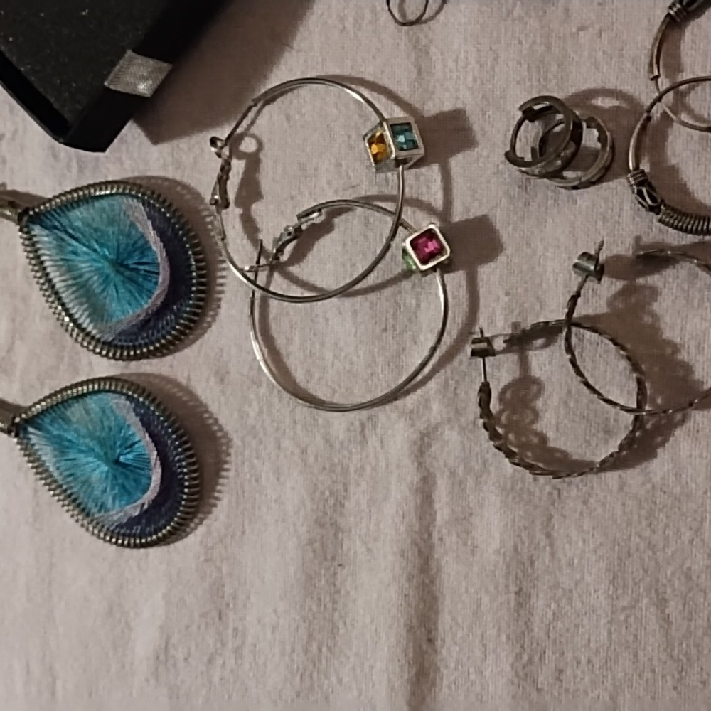 🇺🇸 Clearance 🇺🇸Earring Lot Costume Jewelry As Is - Picture 4 of 4